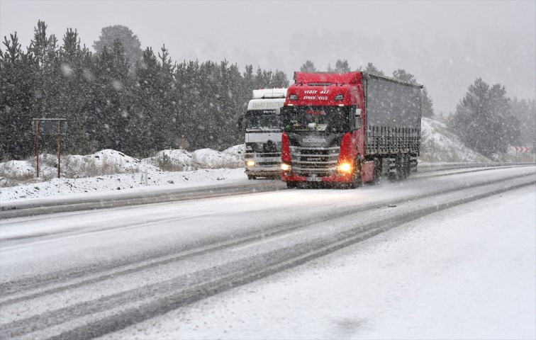 Sıcağıyla meşhur ilde kış başladı... Mevsimin ilk karı düştü