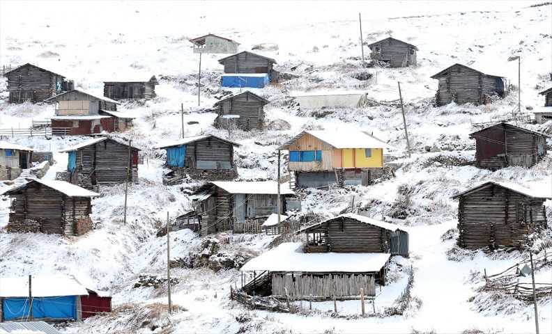 Sıcağıyla meşhur ilde kış başladı... Mevsimin ilk karı düştü
