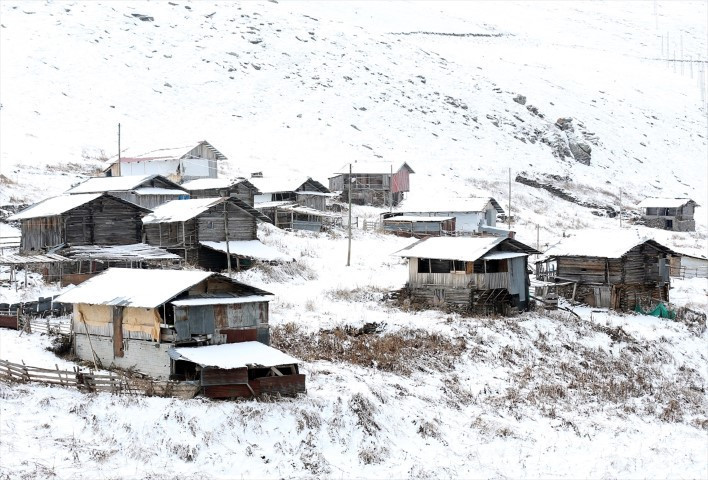 Sıcağıyla meşhur ilde kış başladı... Mevsimin ilk karı düştü