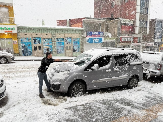 Sıcağıyla meşhur ilde kış başladı... Mevsimin ilk karı düştü