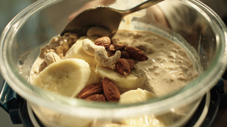 KAHVALTIDA PROTEİN TOZU İLE YULAF