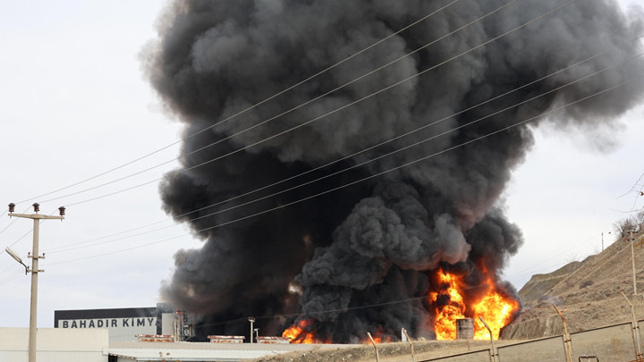 Son dakika... Kırıkkale'de fabrika yangını! Çok sayıda ekip sevk edildi