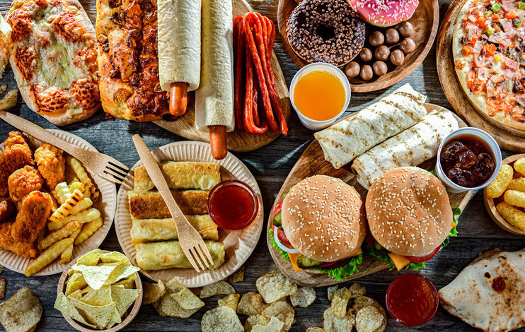 Günde 10.000 kalori tüketirseniz ne olur Ünlü influencer bunu yapmayı denedi, sonucu korkunç oldu