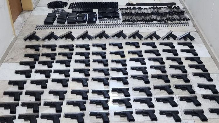 Polisin durdurduğu otomobilden cephanelik çıktı