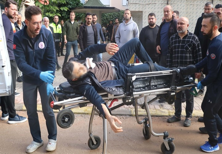 Yeğenini öldürüp, diğer yeğeni ve eniştesini yaraladıktan sonra intihara kalkıştı