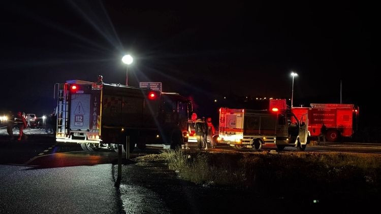 3 aracın karıştığı feci kazada 3 kişi öldü, 6 kişi yaralandı