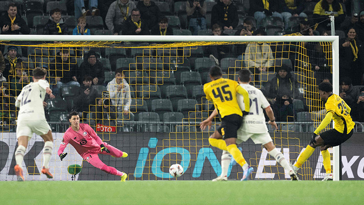 Berke Özer yine penaltı kurtardı ama puana yetmedi!