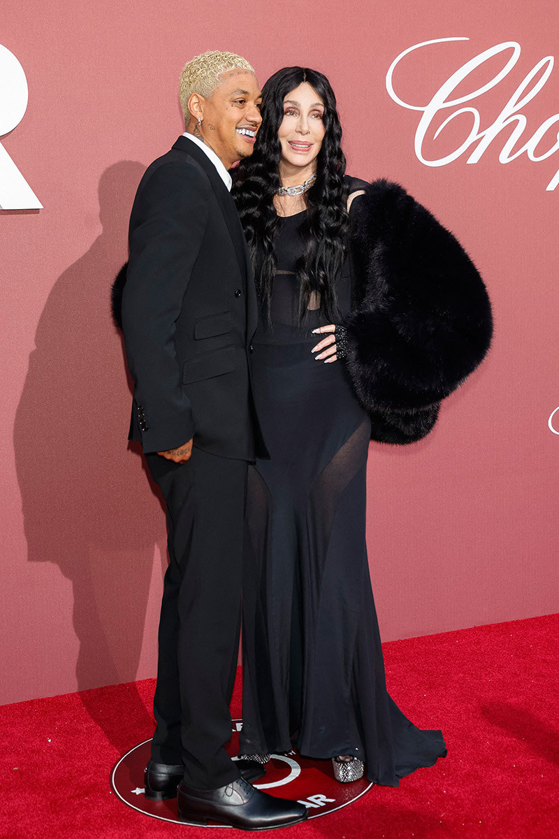 Kendinden 40 yaş küçük sevgilisiyle çok mutlu… Evlilik dedikodularına cevap verdi