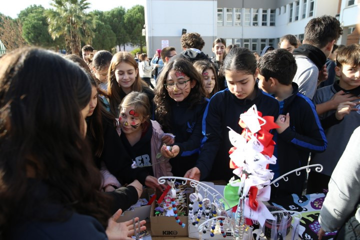 Ortaokul öğrencileri 120 bin liralık bakkal borcunu kapattı