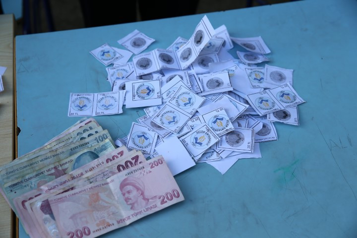 Ortaokul öğrencileri 120 bin liralık bakkal borcunu kapattı