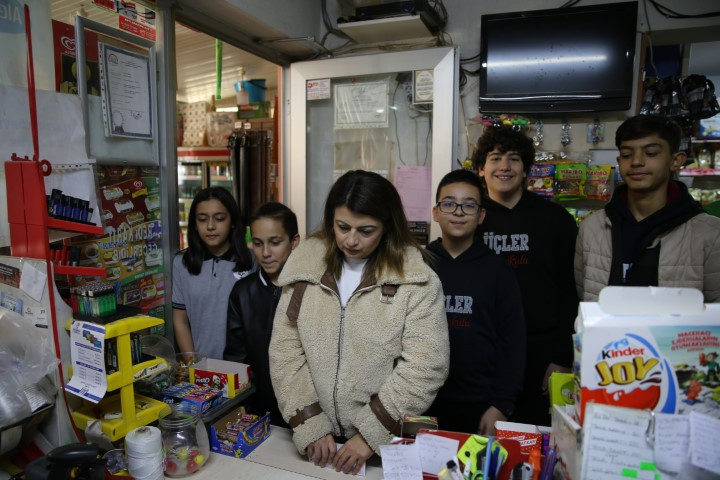 Ortaokul öğrencileri 120 bin liralık bakkal borcunu kapattı
