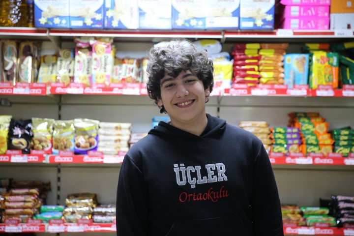 Ortaokul öğrencileri 120 bin liralık bakkal borcunu kapattı