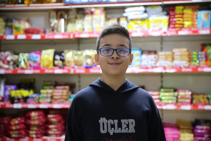 Ortaokul öğrencileri 120 bin liralık bakkal borcunu kapattı