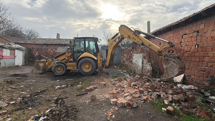 Tekirdağ'da 'Kore Mahallesi'nde 70 metruk bina yıkıldı