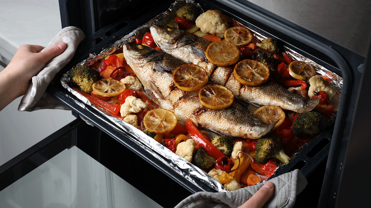 Fırında sebzeli levrek nasıl pişirilir Fırında sebzeli levrek tarifi ve püf noktaları