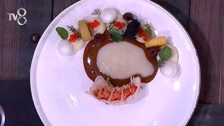 MASTERCHEF KİM ELENDİ, KİM GİTTİ İKİ İSİM BİRDEN VEDA ETTİ Dün akşam (13 Aralık) MasterChef Altın Kupada kim elendi, hangi isimler gitti Yeni format Altın Kupada ilk eleme...