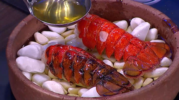 MASTERCHEF KİM ELENDİ, KİM GİTTİ İKİ İSİM BİRDEN VEDA ETTİ Dün akşam (13 Aralık) MasterChef Altın Kupada kim elendi, hangi isimler gitti Yeni format Altın Kupada ilk eleme...