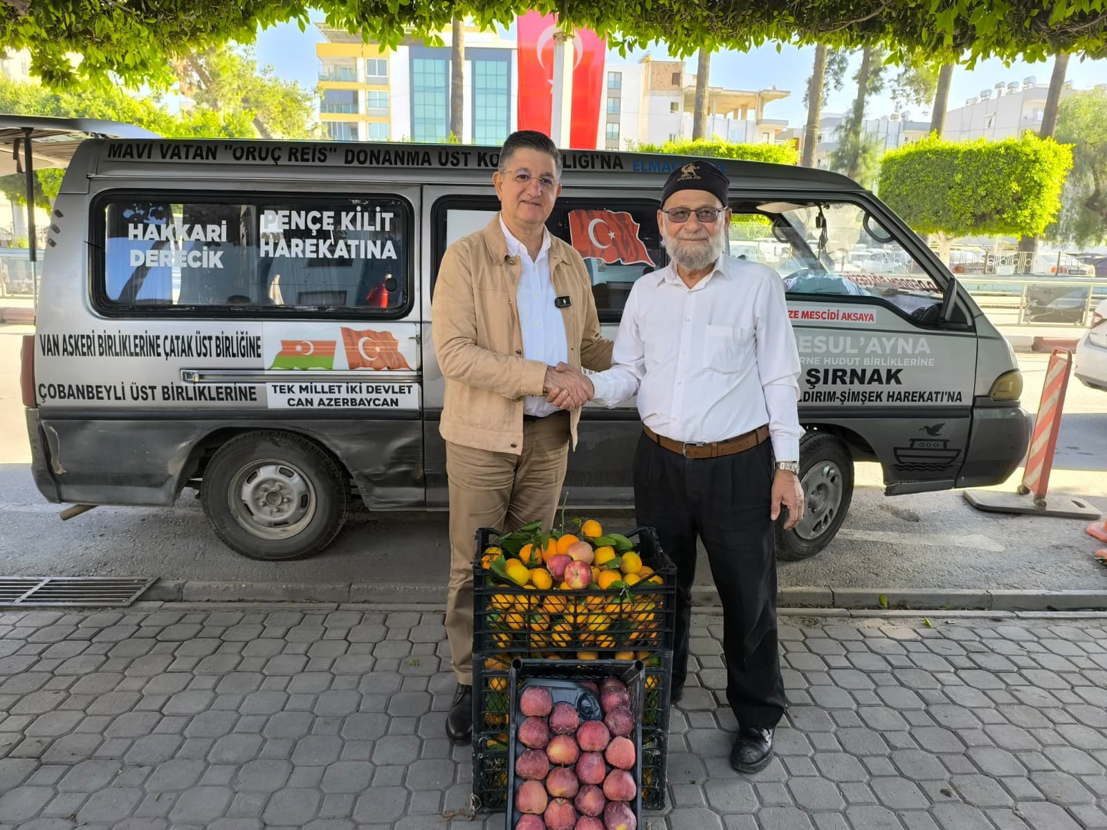 Yüreklere dokunan iyilik engel tanımadı, yine Mehmetçik için yola düştü | Kendi bahçesini don vurunca Hataydan destek geldi