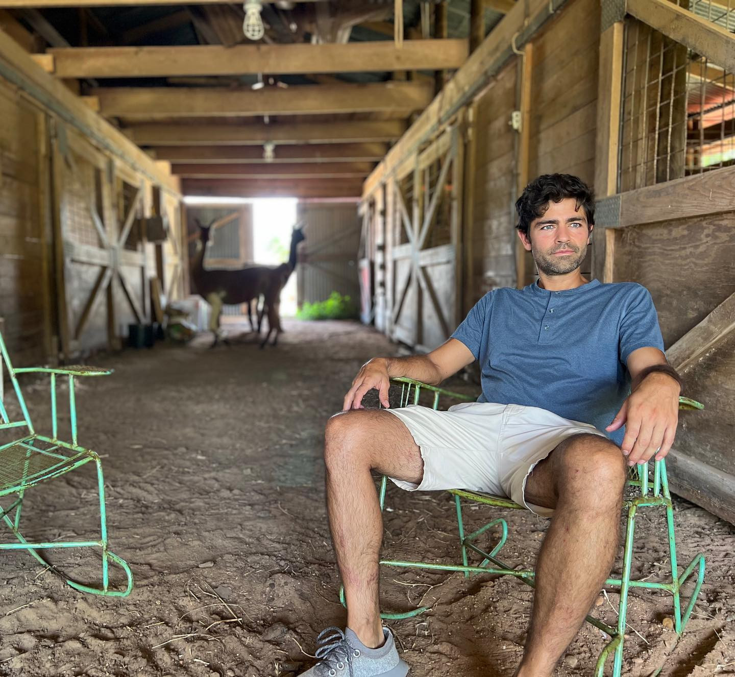 Şöhrete sırtını döndü, oyunculuğu bıraktı… Artık çiftliğinde sebze yetiştiriyor