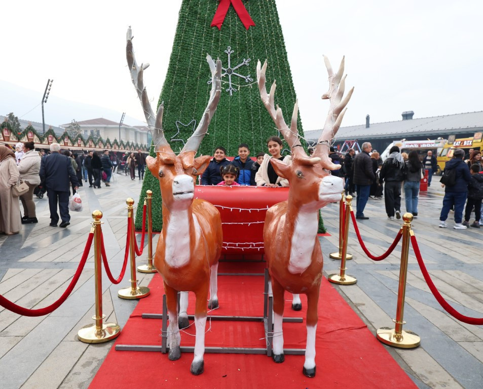  Festivalde gerçekleşen yürüyüşte renkli görüntüler