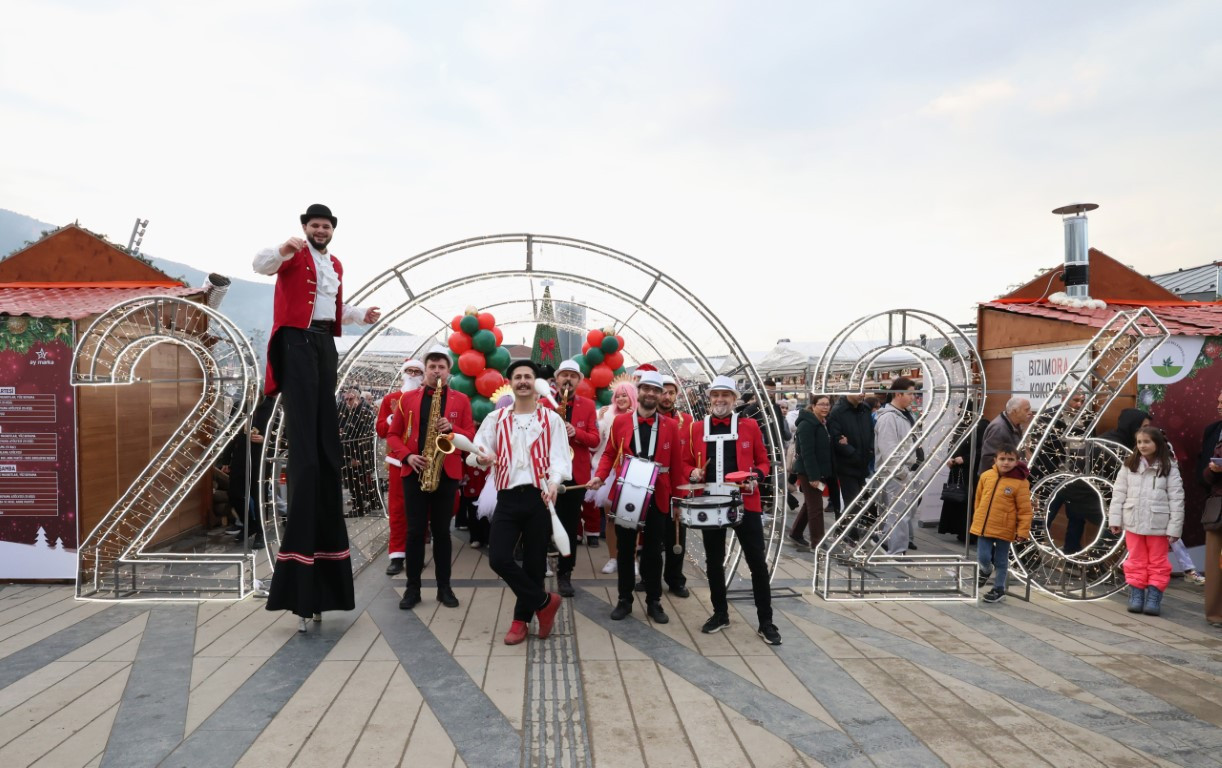  Festivalde gerçekleşen yürüyüşte renkli görüntüler