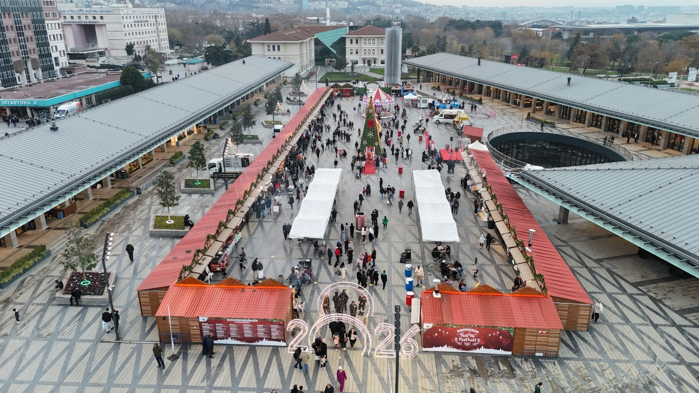  Festivalde gerçekleşen yürüyüşte renkli görüntüler