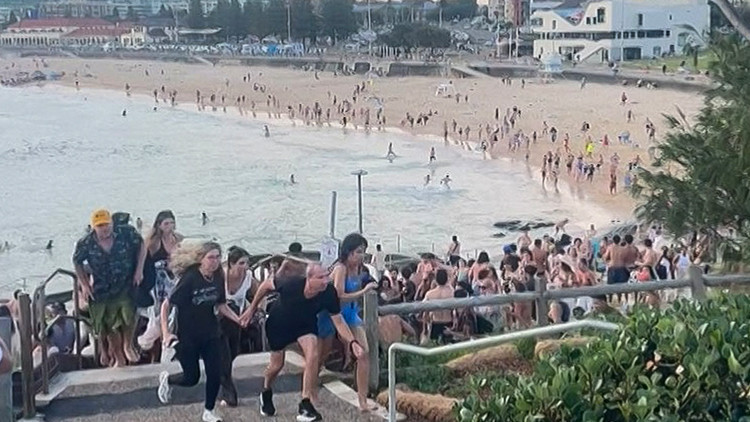 Avustralyada terör saldırısı: En az 12 kişi yaşamını yitirdi Avustralyada terör saldırısı: En az 12 kişi yaşamını yitirdi