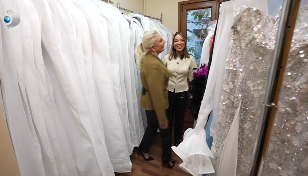 Evimden çok burada vakit geçiriyorum Usta sanatçı 2 katlı villasının kapılarını açtı Evimden çok burada vakit geçiriyorum Usta sanatçı 2 katlı villasının kapılarını açtı