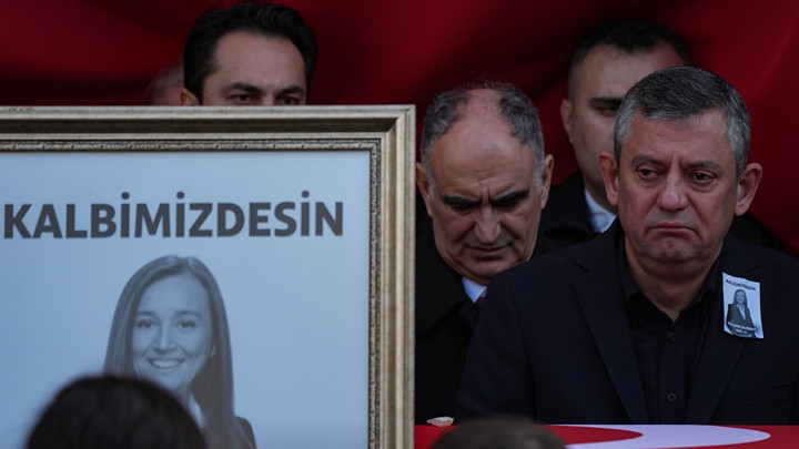 Şehzadeler Belediye Başkanı Gülşah Durbay'a gözyaşlarıyla veda! 'Çok acıklı bir hikaye yazdık'