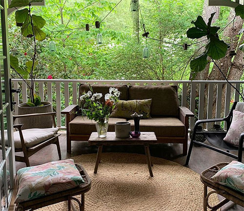  Bir kulübesi var ki dillere destan