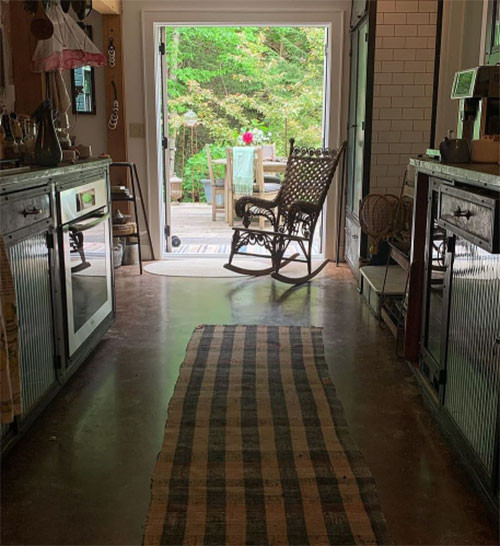  Bir kulübesi var ki dillere destan