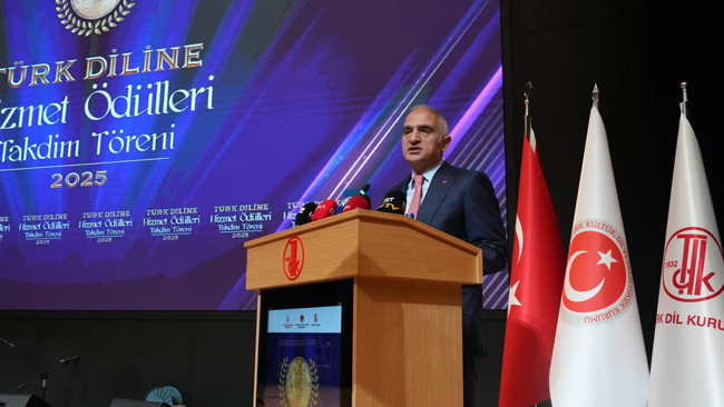 Bakan Ersoy: Türkçeye hizmet, kıymeti ölçülemeyen bir emektir