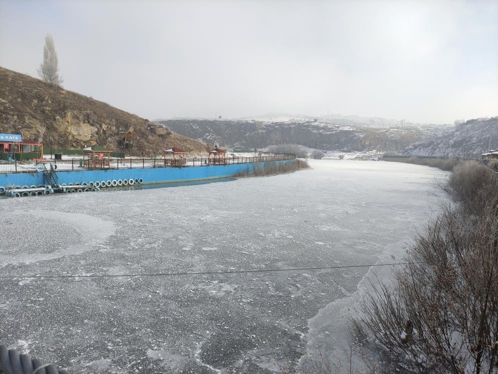 Yoğun kar yağışı etkili oldu: Ekiplerin çalışması başladı | Hava sıcaklığı eksi 16 dereceyi gördü: Kar kalınlığı 1 metreyi aştı