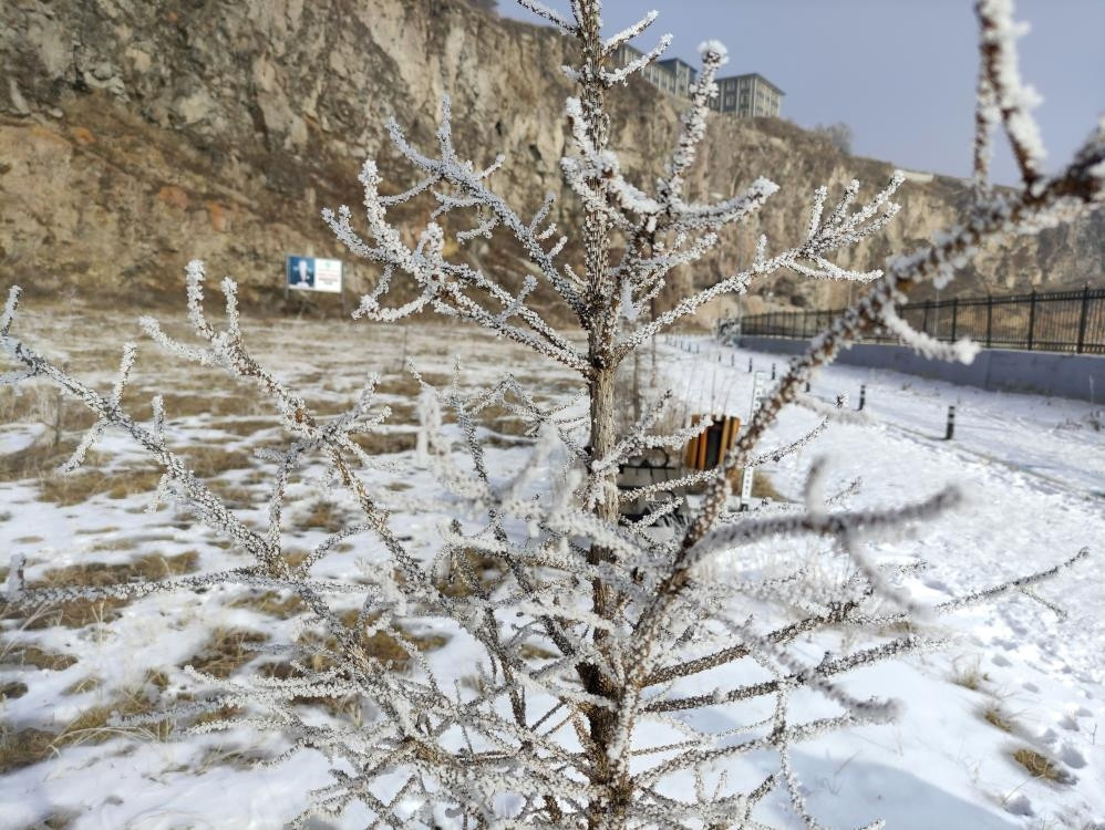 Yoğun kar yağışı etkili oldu: Ekiplerin çalışması başladı | Hava sıcaklığı eksi 16 dereceyi gördü: Kar kalınlığı 1 metreyi aştı