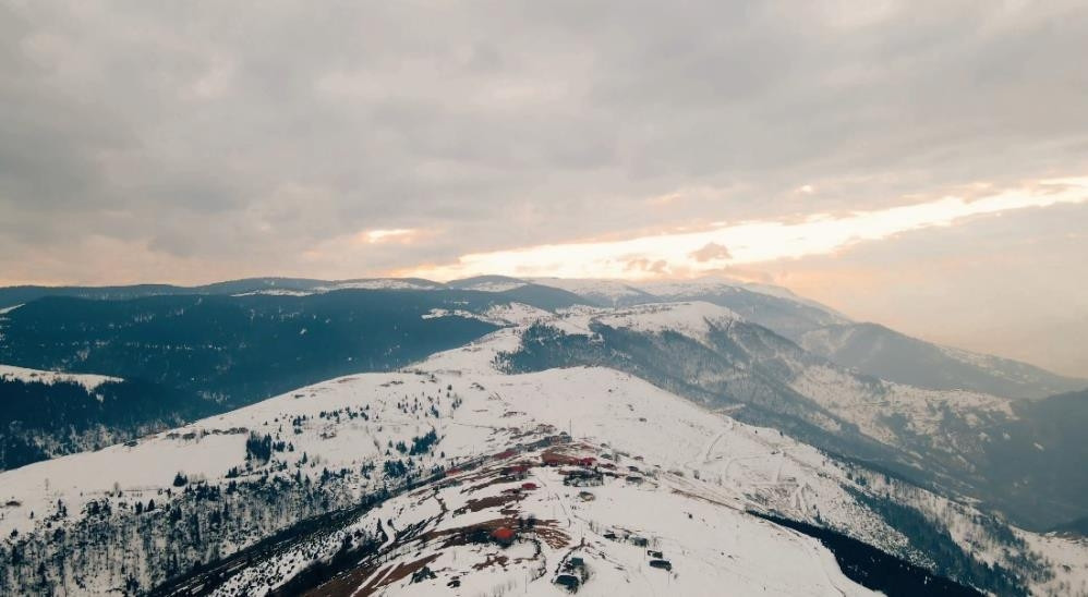 Yoğun kar yağışı etkili oldu: Ekiplerin çalışması başladı | Hava sıcaklığı eksi 16 dereceyi gördü: Kar kalınlığı 1 metreyi aştı