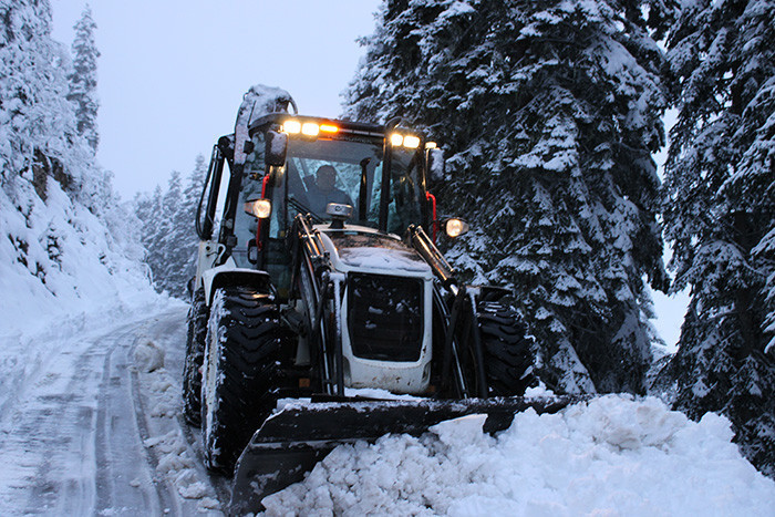 Yoğun kar yağışı etkili oldu: Ekiplerin çalışması başladı | Hava sıcaklığı eksi 16 dereceyi gördü: Kar kalınlığı 1 metreyi aştı