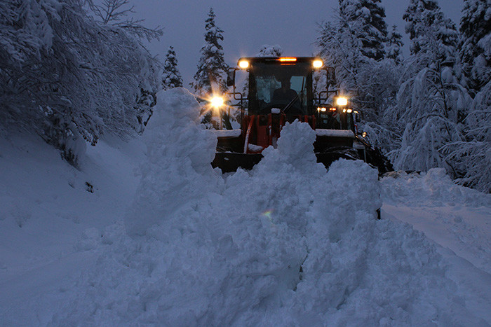 Yoğun kar yağışı etkili oldu: Ekiplerin çalışması başladı | Hava sıcaklığı eksi 16 dereceyi gördü: Kar kalınlığı 1 metreyi aştı