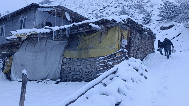 Yoğun kar yağışı etkili oldu: Ekiplerin çalışması başladı | Hava sıcaklığı eksi 16 dereceyi gördü: Kar kalınlığı 1 metreyi aştı