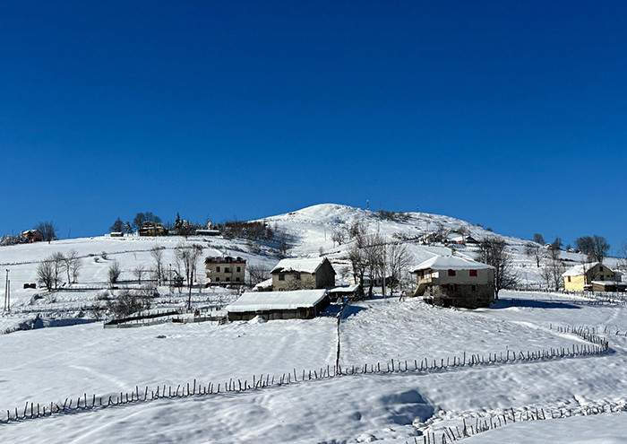 Yoğun kar yağışı etkili oldu: Ekiplerin çalışması başladı | Hava sıcaklığı eksi 16 dereceyi gördü: Kar kalınlığı 1 metreyi aştı