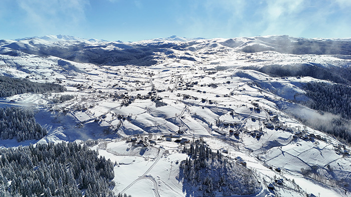 Yoğun kar yağışı etkili oldu: Ekiplerin çalışması başladı | Hava sıcaklığı eksi 16 dereceyi gördü: Kar kalınlığı 1 metreyi aştı