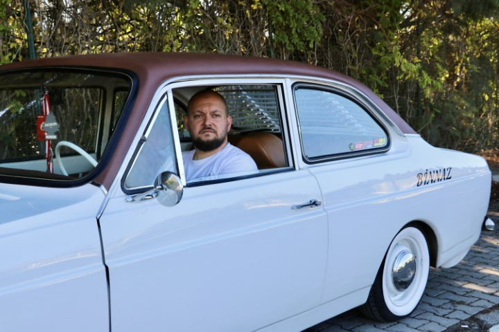  Satın aldı, bir araç parası kadar masraf yaptı Önünü kesip yüksek meblağlar teklif ediyorlar | Trafik polisleri yaptığını görünce şaşırıyor