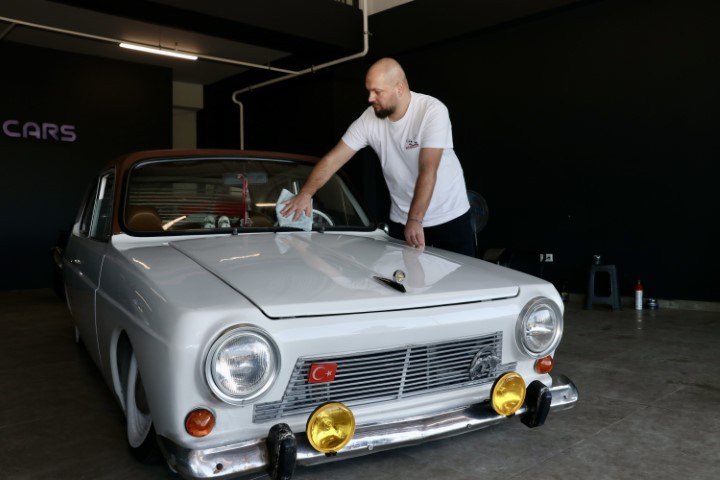  Satın aldı, bir araç parası kadar masraf yaptı Önünü kesip yüksek meblağlar teklif ediyorlar | Trafik polisleri yaptığını görünce şaşırıyor