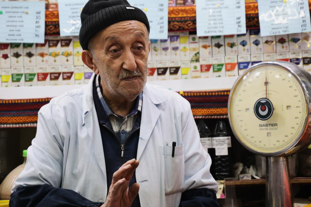 Hayaliyle yaşıyor En büyük arzum ama bu bana nasip olmadı Hayaliyle yaşıyor En büyük arzum ama bu bana nasip olmadı