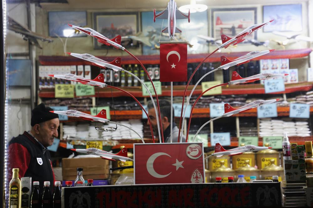 Hayaliyle yaşıyor En büyük arzum ama bu bana nasip olmadı Hayaliyle yaşıyor En büyük arzum ama bu bana nasip olmadı