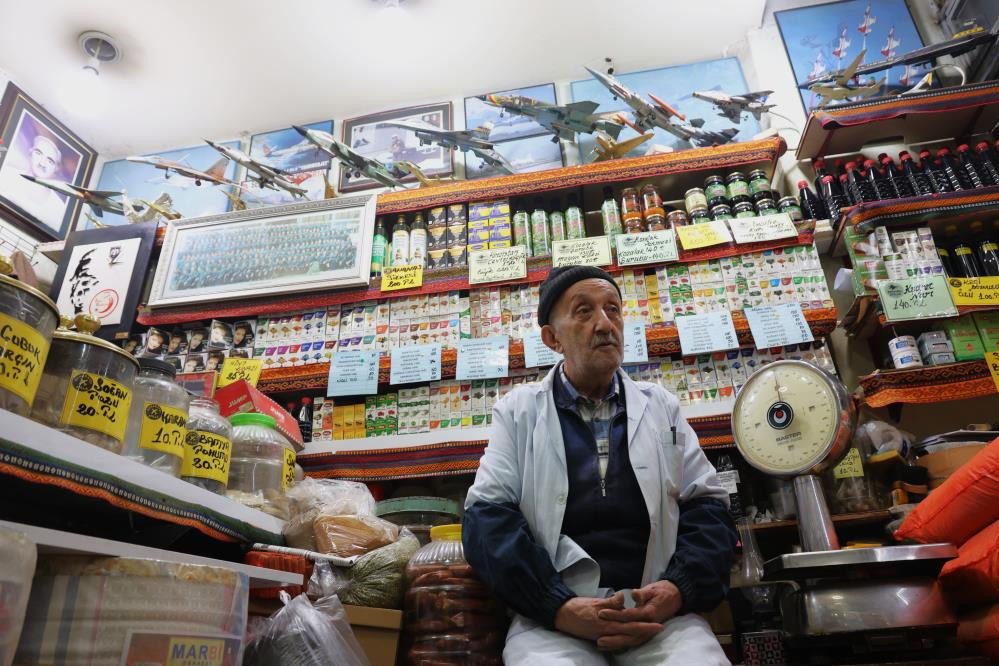 Hayaliyle yaşıyor En büyük arzum ama bu bana nasip olmadı Hayaliyle yaşıyor En büyük arzum ama bu bana nasip olmadı