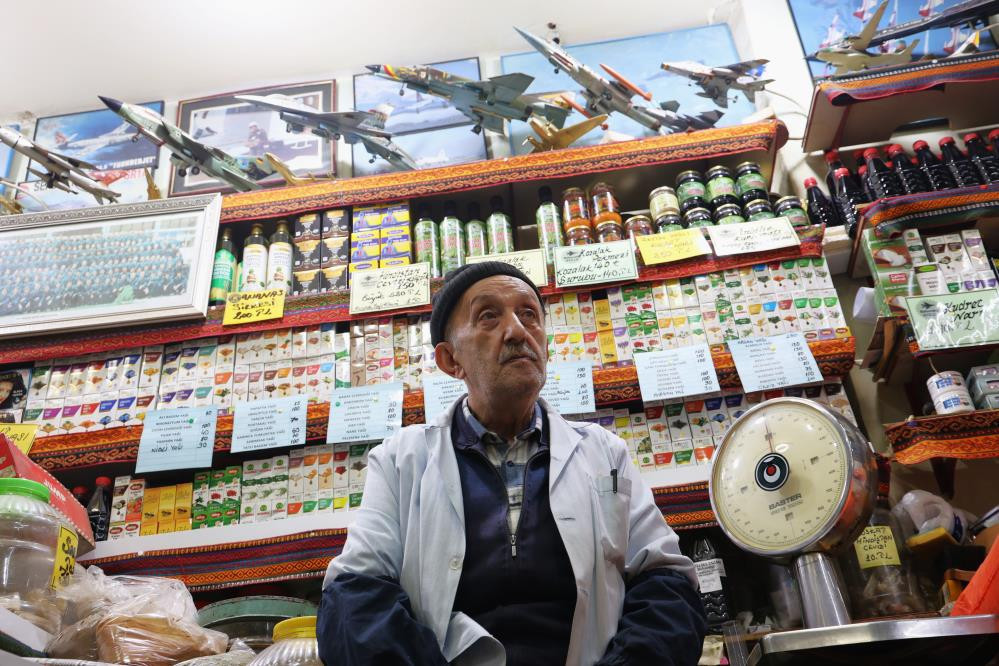 Hayaliyle yaşıyor En büyük arzum ama bu bana nasip olmadı Hayaliyle yaşıyor En büyük arzum ama bu bana nasip olmadı