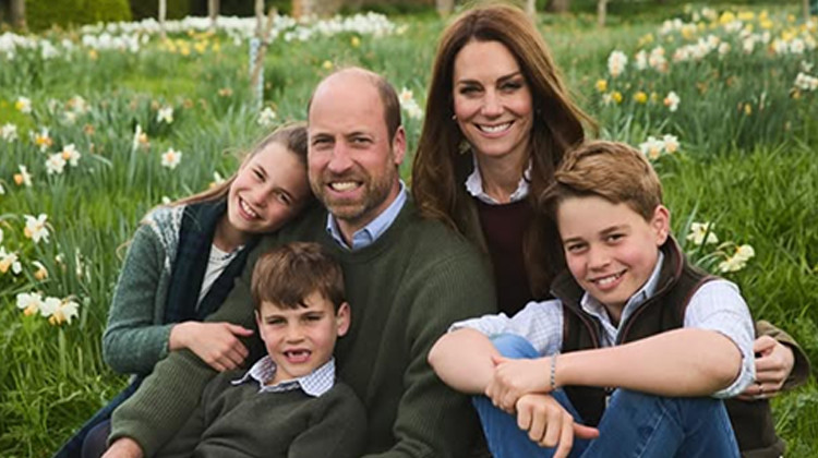 Ünlü aileden beklenen görüntü geldi
