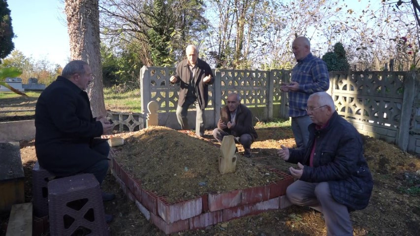 Köpeğin vefasını görenler hüzne boğuldu Ağlıyor, titriyordu, İnsanlar örnek almalı Köpeğin vefasını görenler hüzne boğuldu Ağlıyor, titriyordu, İnsanlar örnek almalı