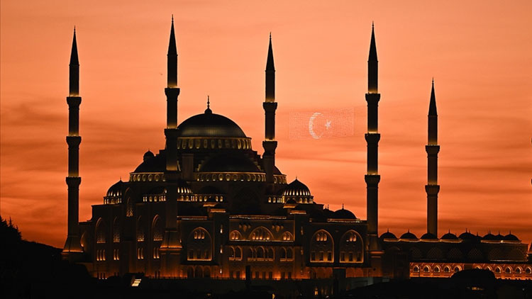 ÜÇ AYLAR (RECEP AYI) TARİHİ VE DİYANET TAKVİMİ 2O25 || 3 aylar ne zaman başlıyor, bugün mü Recep ayının ilk gecesi ne zaman, ayın kaçına denk geliyor Bu sene ikinci kez başlıyor