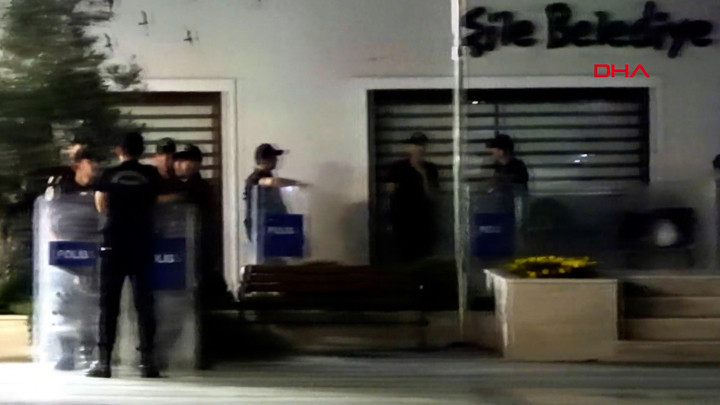 Son dakika... Şile Belediyesi'ne operasyon: 23 kişi gözaltına alındı